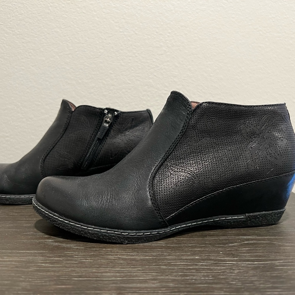 Dansko Black Ankle Boots EU 37 us 7